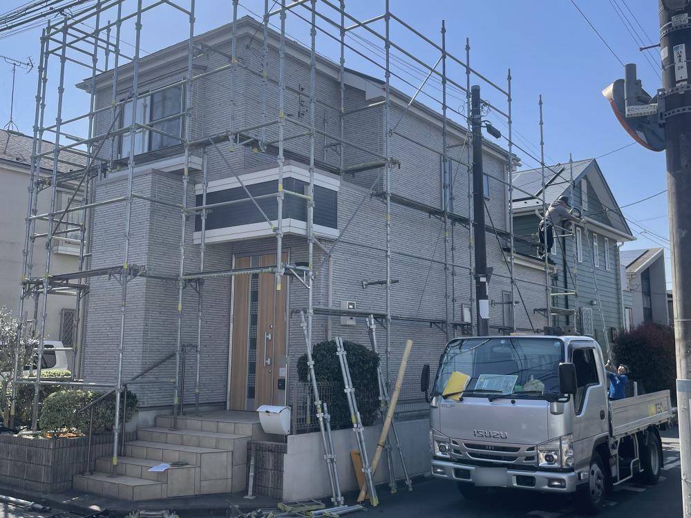 小平市リフォームワークスの施工事例：屋根塗装・外壁塗装の足場