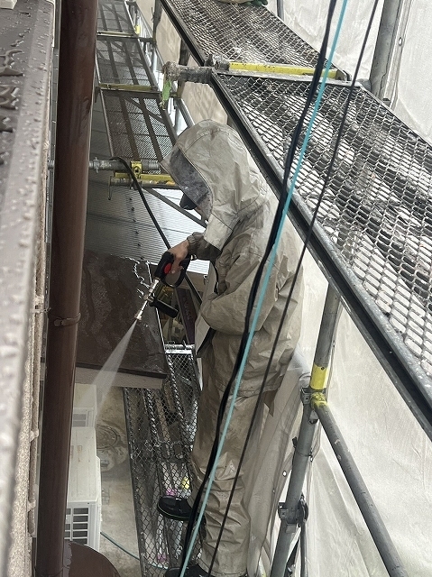 小平市リフォームワークスの外壁塗装施工事例 高圧洗浄2