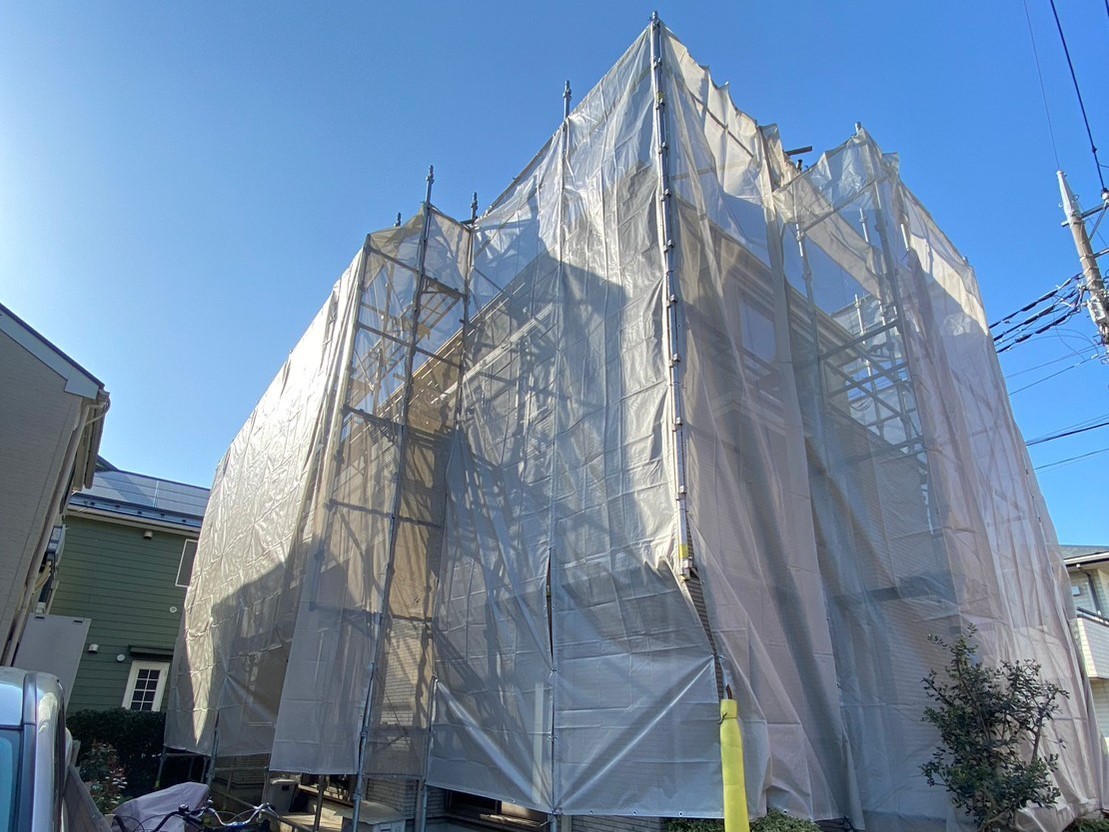小平市リフォームワークスの施工事例：屋根塗装・外壁塗装の足場