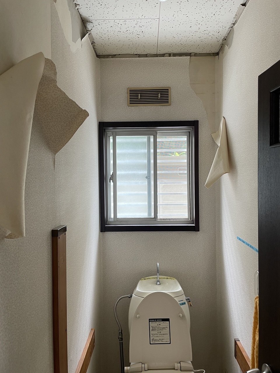 小平市リフォームワークスの西東京市施工事例：工事中のトイレ