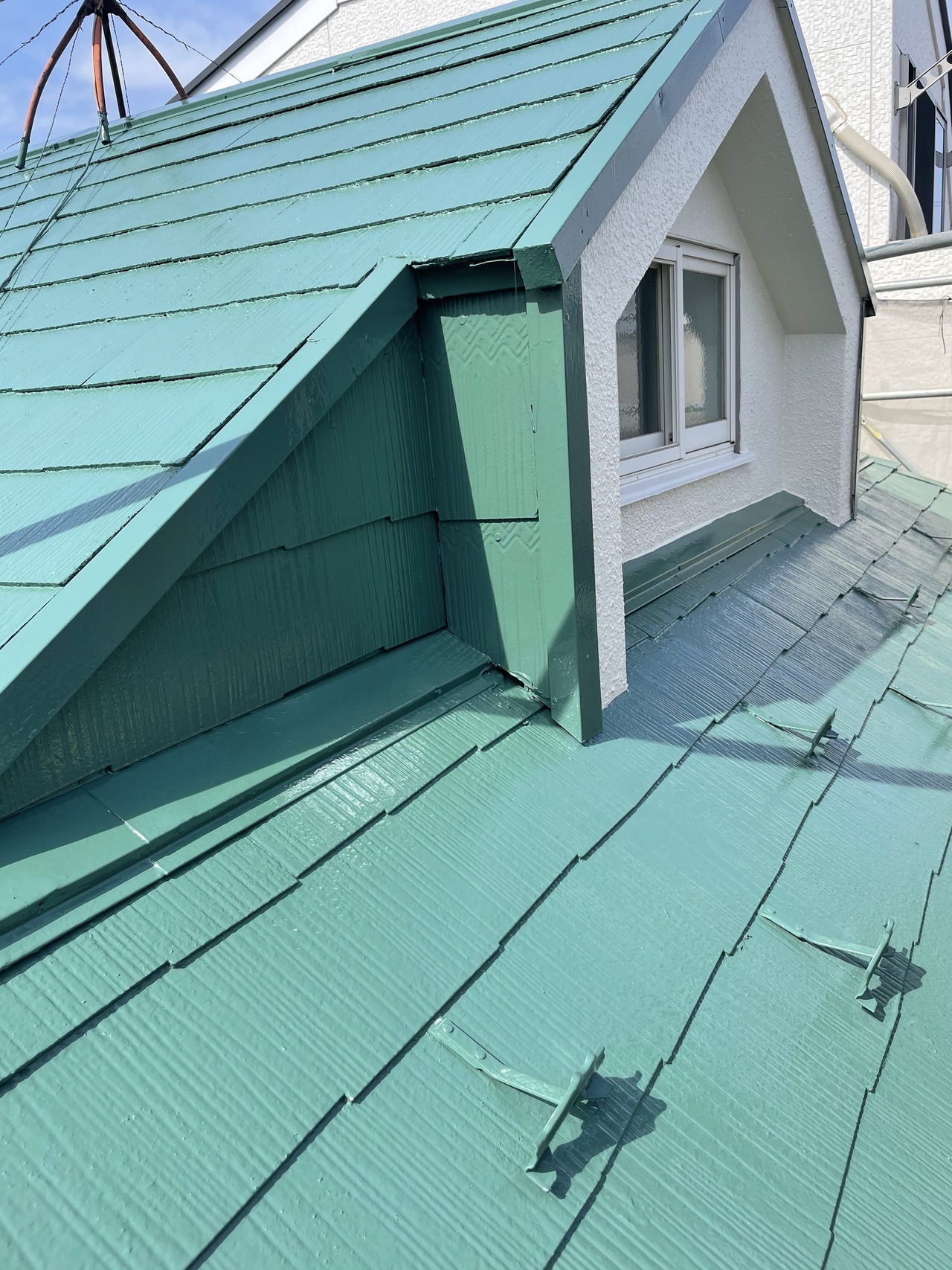 塗装済みの屋根