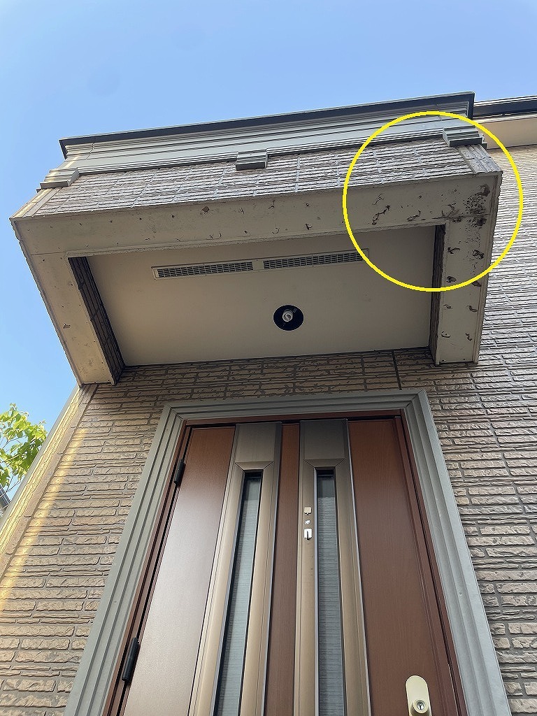 修繕された庇の様子