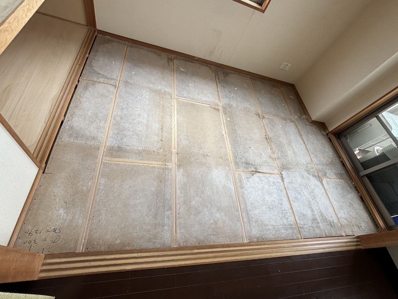 畳を撤去した部屋