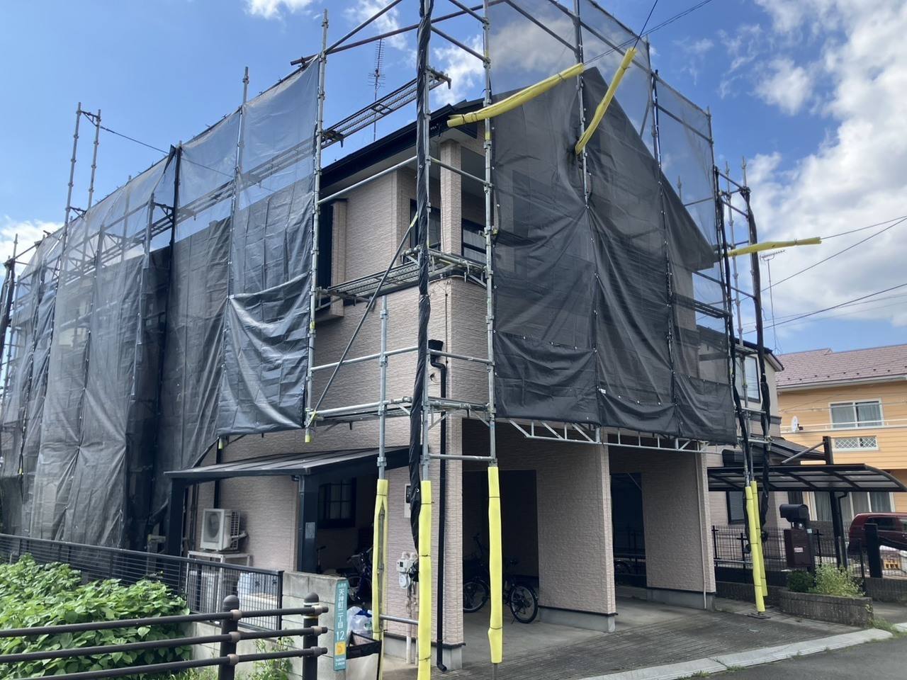 屋根塗装・外壁塗装の足場
