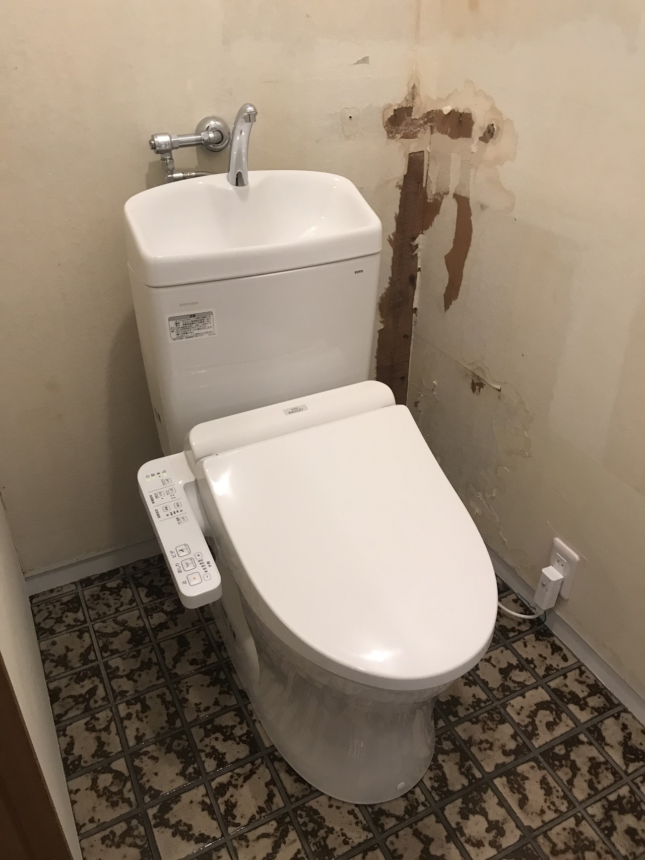 小平市リフォームワークスのトイレの施工事例：TOTO　ピュアレストQR　さいたま市