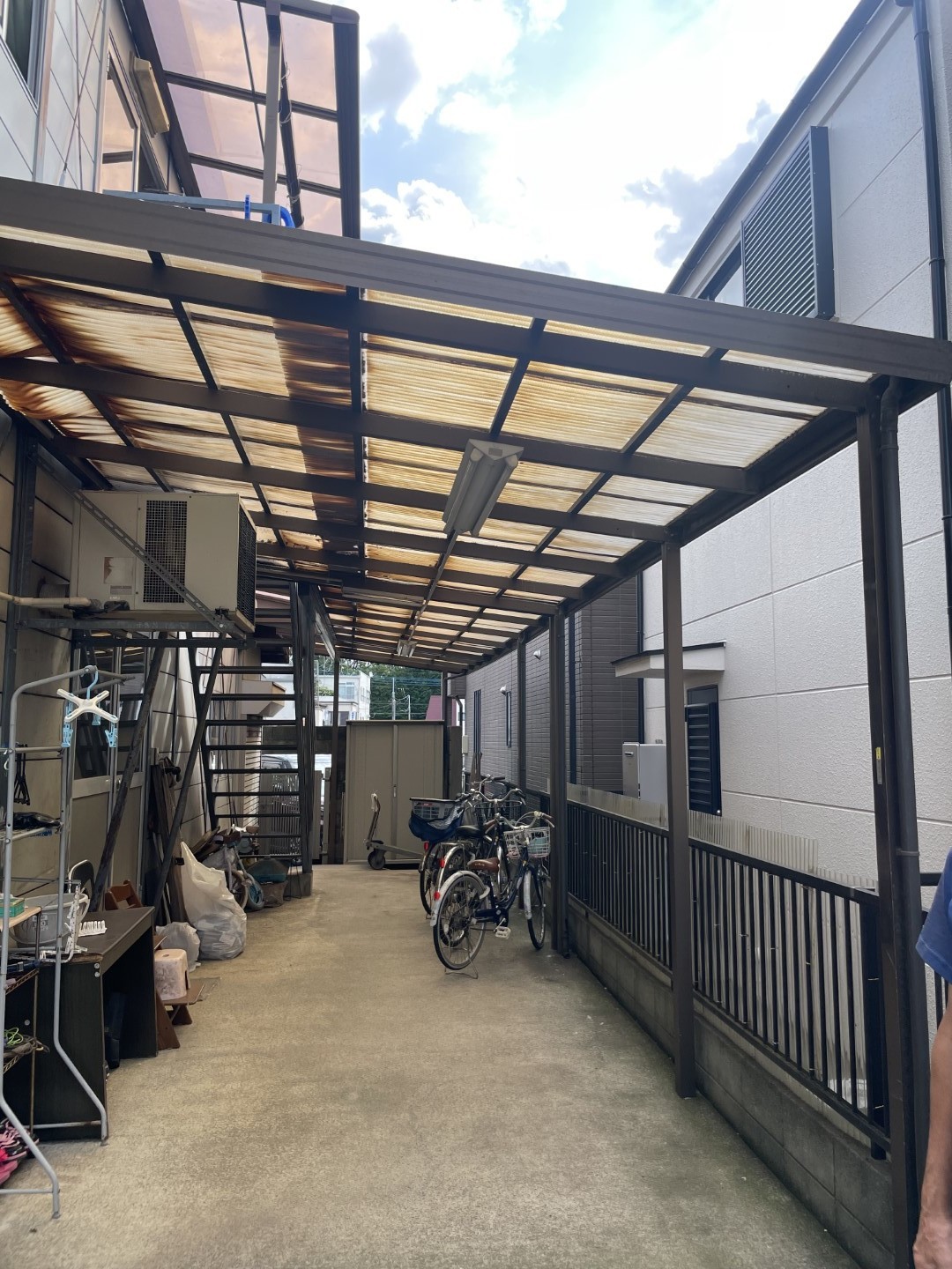 屋根波板交換工事施工前の外観