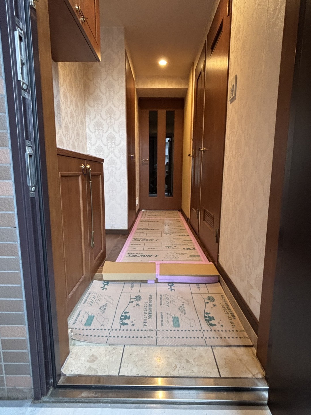 解体作業中の室内