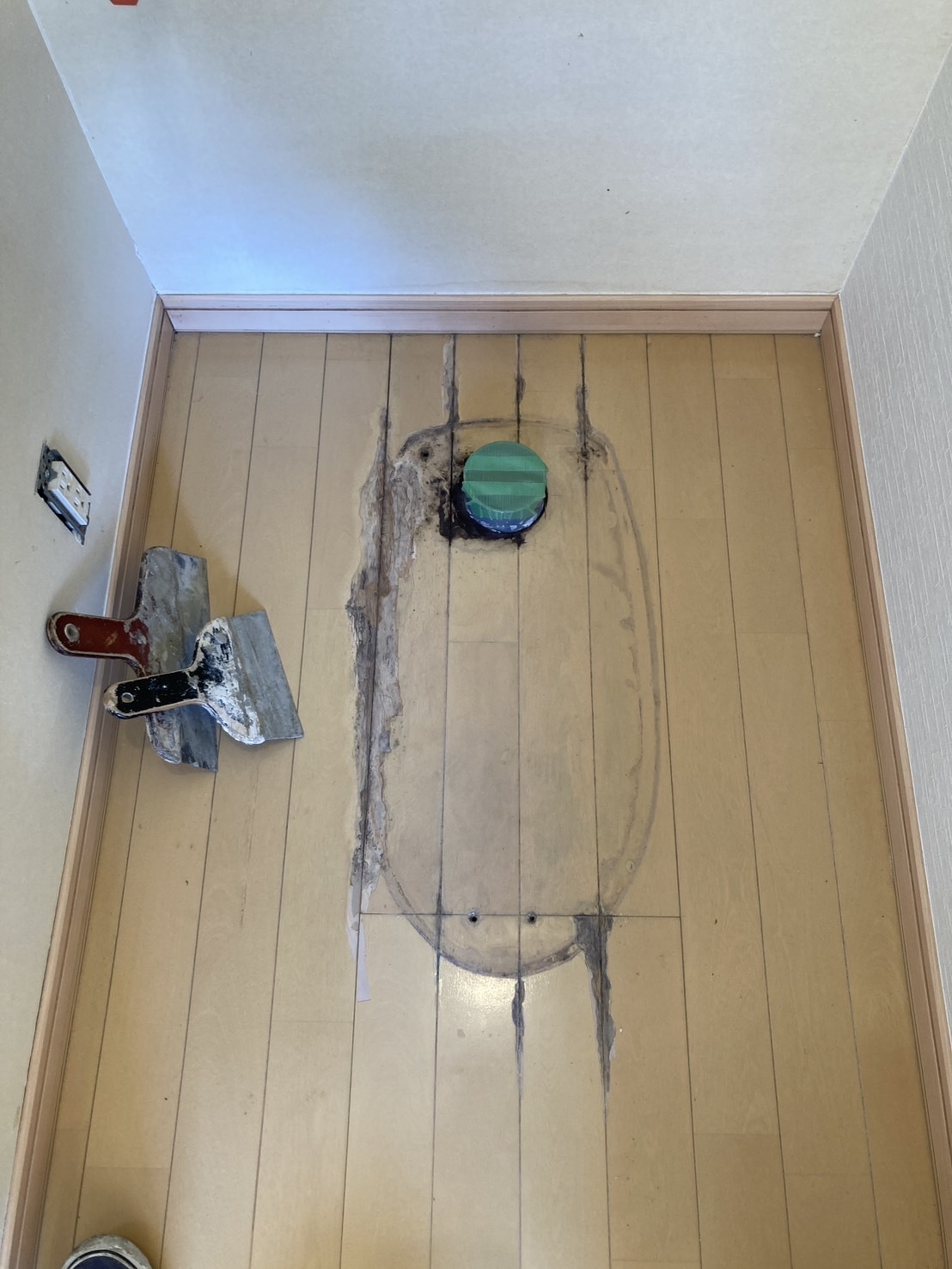 小平市リフォームワークスの西東京市施工事例：工事中のトイレ