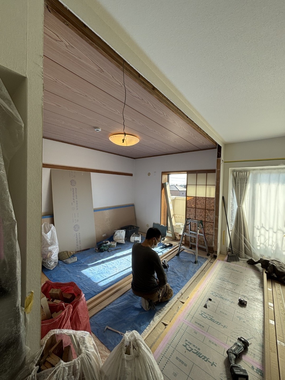 解体中の壁
