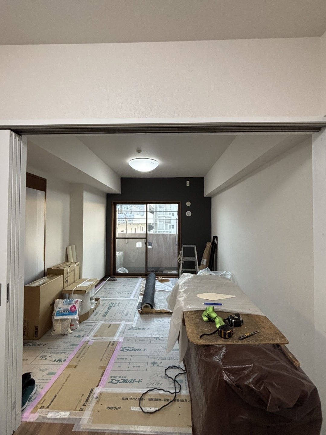 新しいクロスを貼った部屋