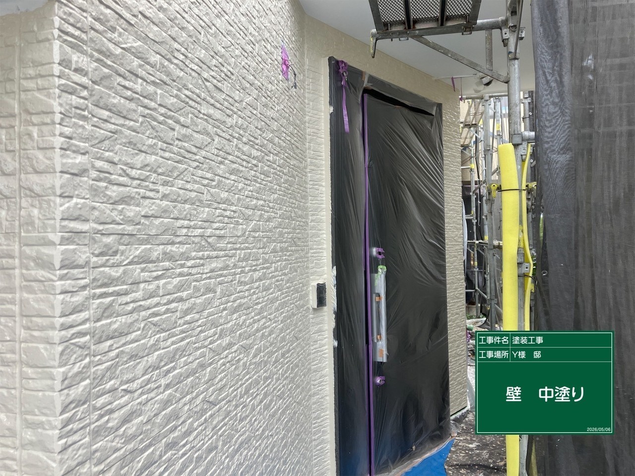 外壁塗装の中塗り