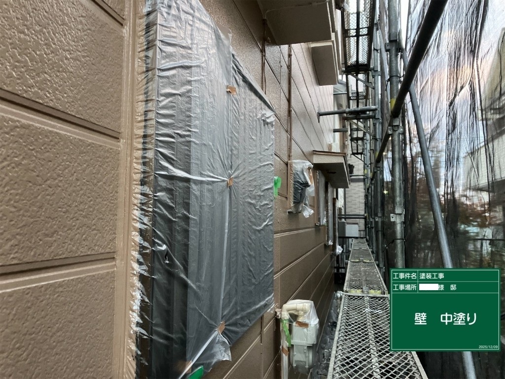 外壁塗装の中塗り