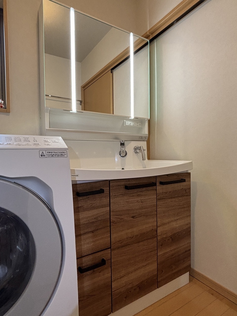 小平市リフォームワークスの洗面所リフォーム：TOTO　Vシリーズ　小平市