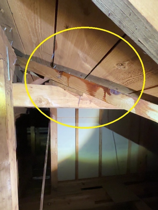 小平市リフォームワークスの施工事例：高圧洗浄中のベランダ