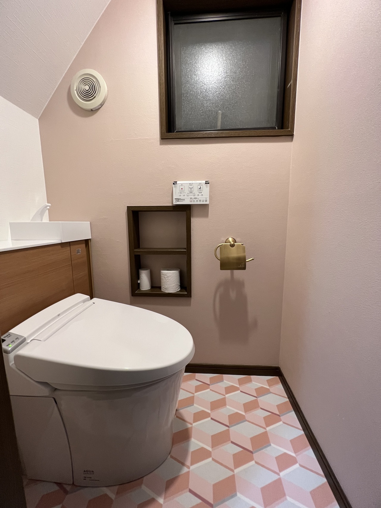 小平市リフォームワークスのトイレの施工事例：LIXIL　リフォレ