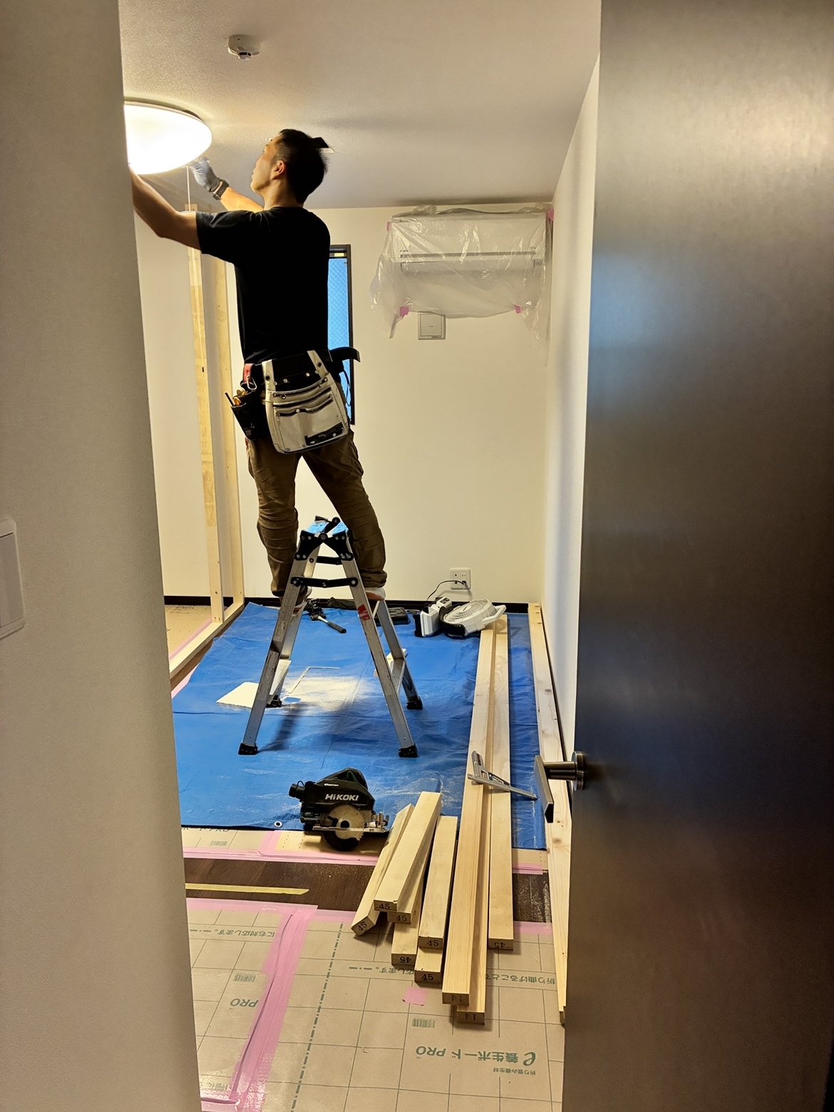 間仕切り工事中