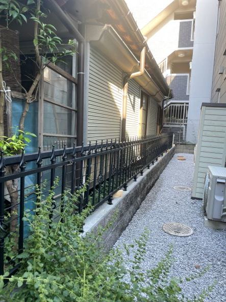 小平市リフォームワークスのエクステリア施工事例：境界フェンス設置工事　小平市