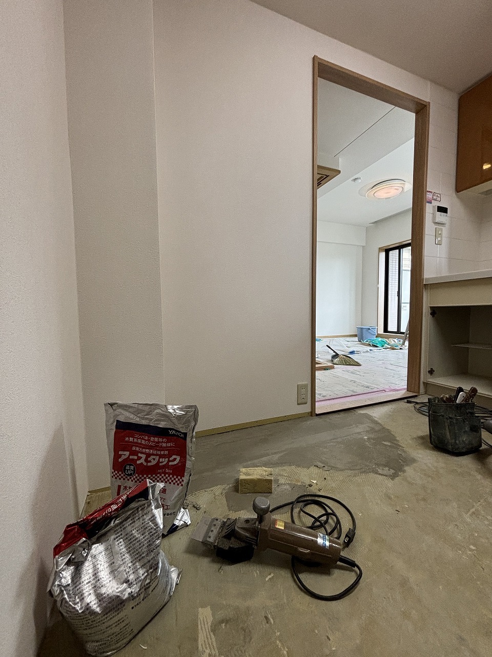 間仕切り工事中