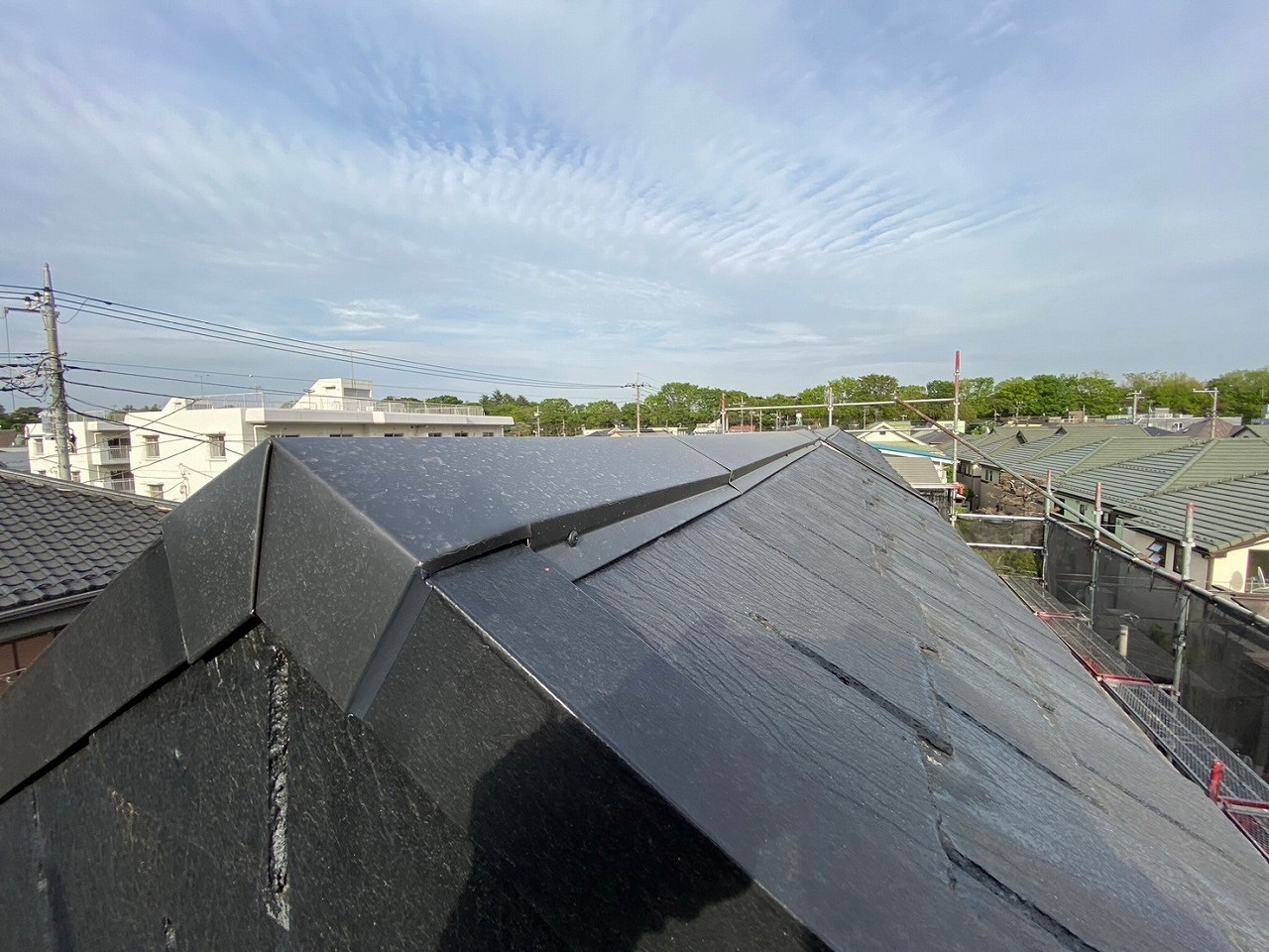 小平市リフォームワークスの施工事例：棟板金改修後の屋根