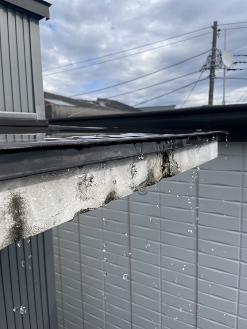 雨により破損した破風