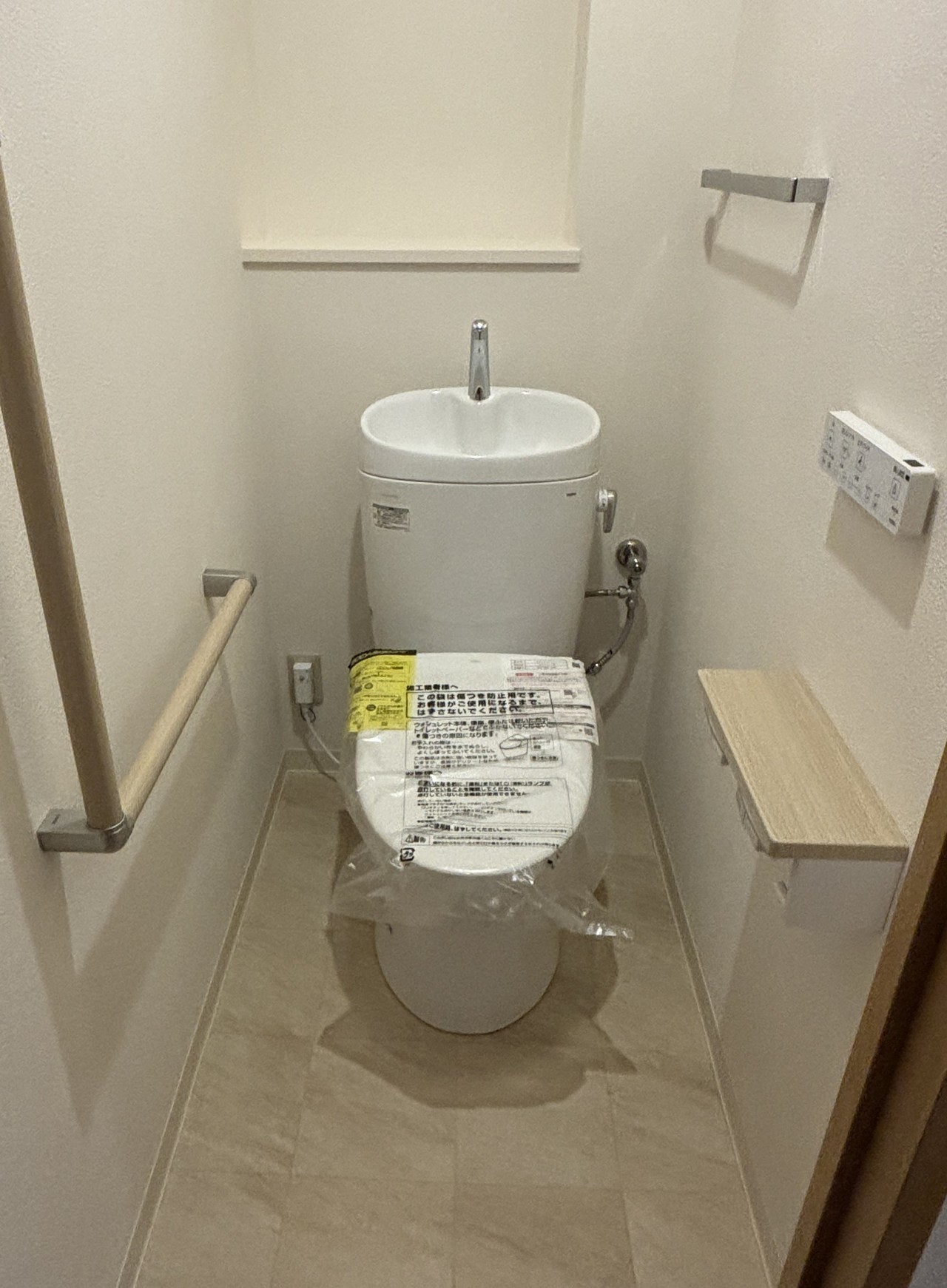 小平市リフォームワークスのトイレの施工事例：LIXIL　リフォレ