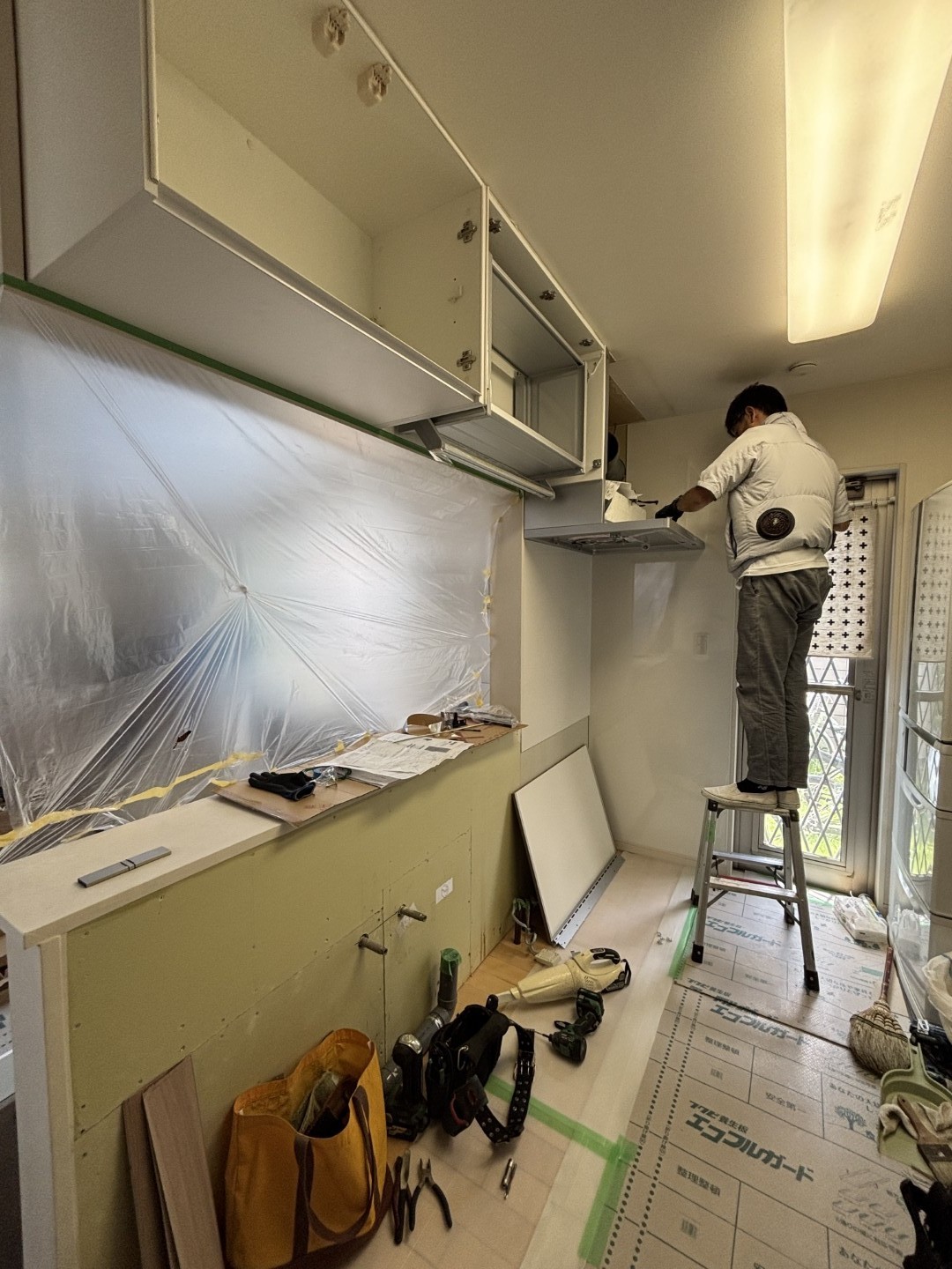 施工中のキッチン
