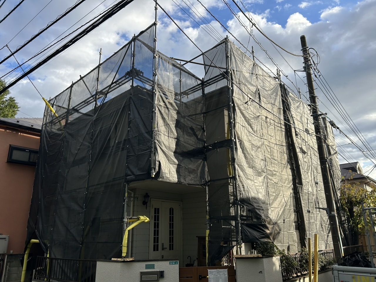 小平市リフォームワークスの施工事例：屋根塗装・外壁塗装の足場