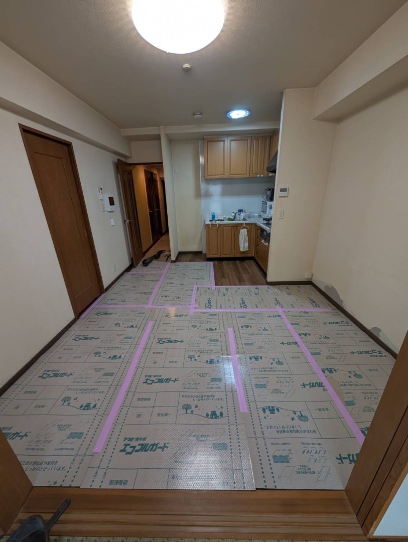 解体作業中の室内