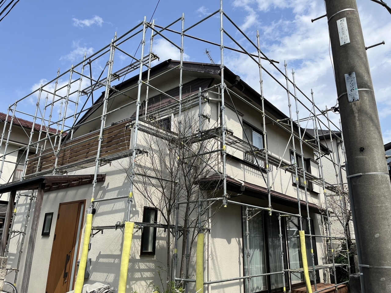 小平市リフォームワークスの施工事例：屋根塗装・外壁塗装の足場