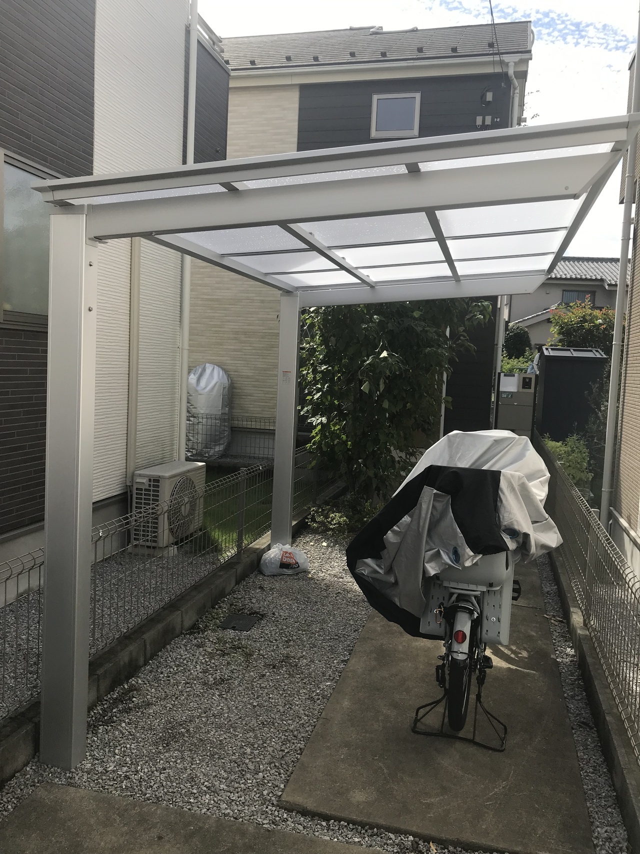 小平市リフォームワークスのエクステリア施工事例：ｻｲｸﾙﾎﾟｰﾄ設置工事