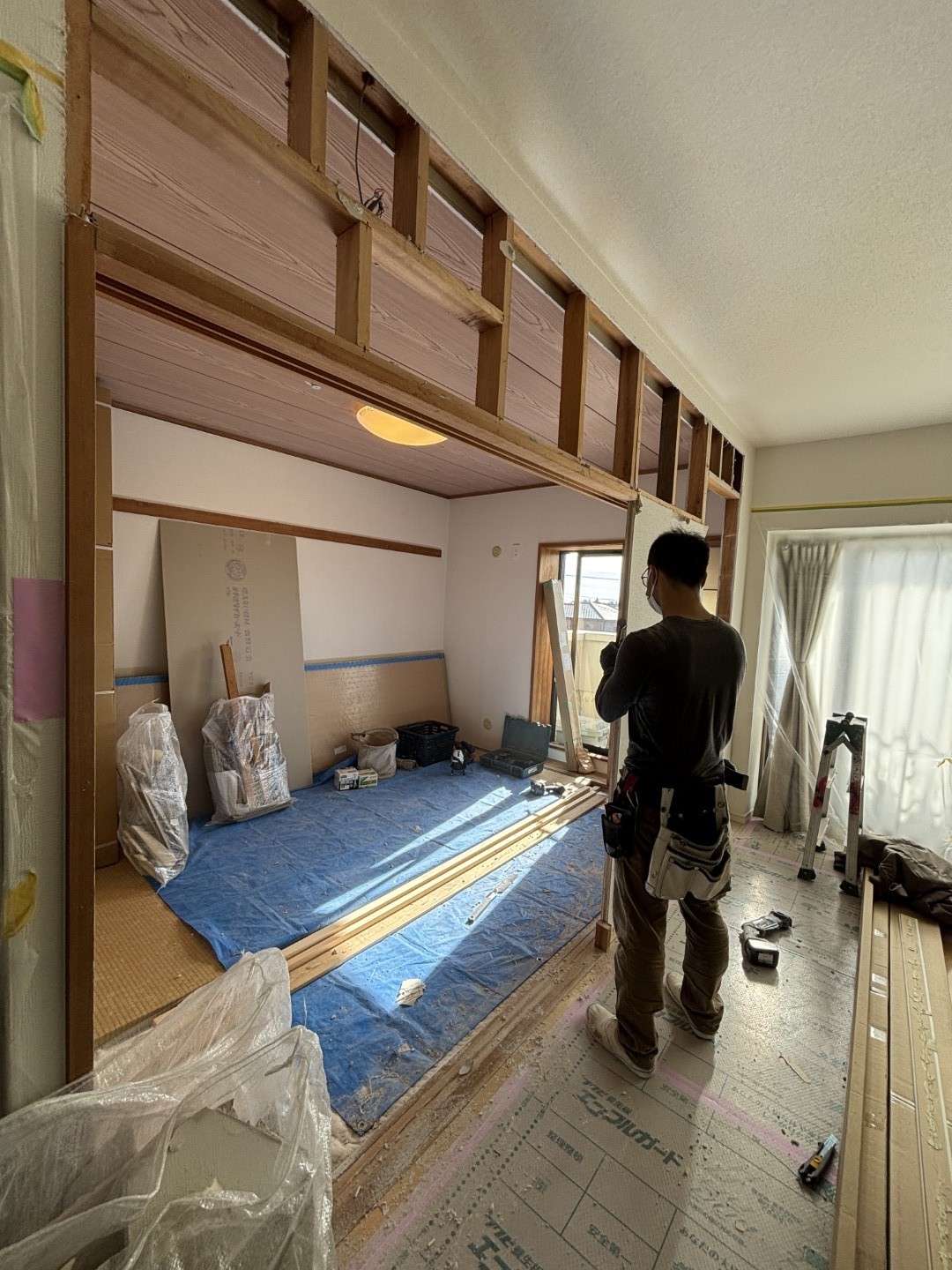 解体中の壁