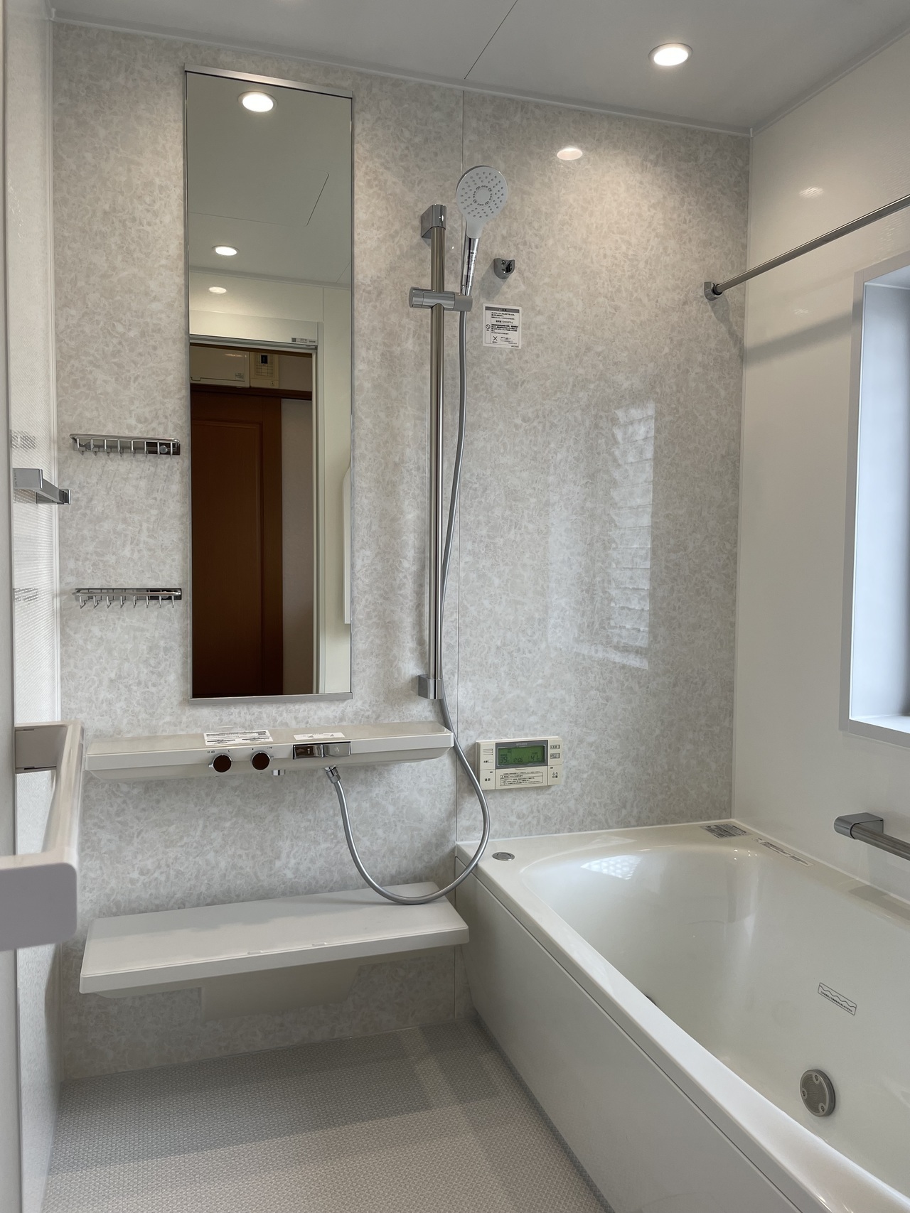 小平市リフォームワークスの浴室工事の施工事例：TOTO　シンラ 国立市
