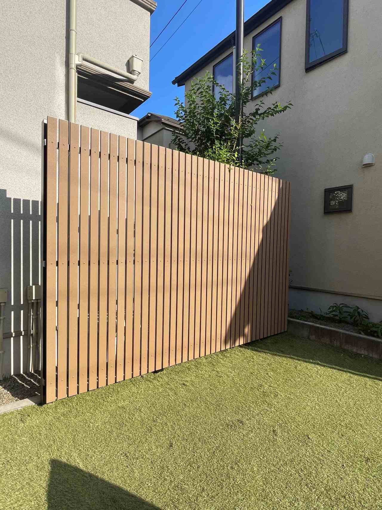 小平市リフォームワークスのエクステリア施工事例：目隠しフェンス新設工事　西東京市
