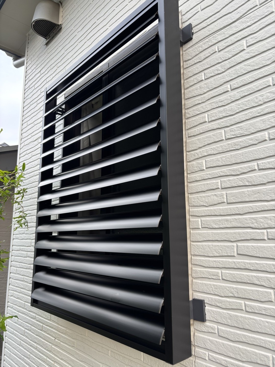 目隠しルーバー設置完成