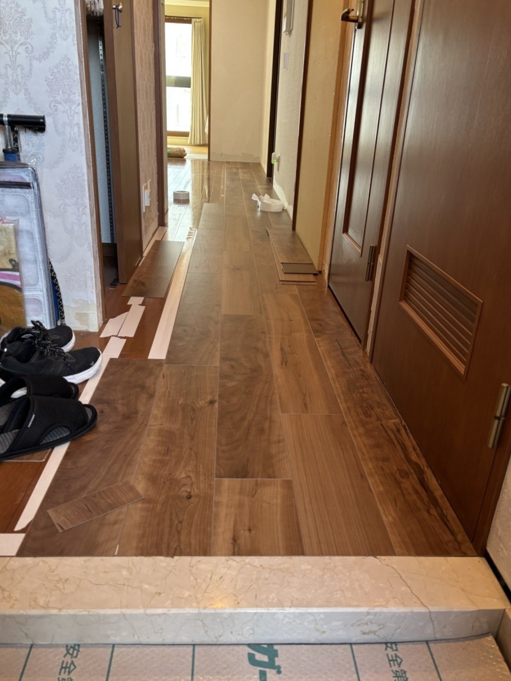 解体作業中の室内