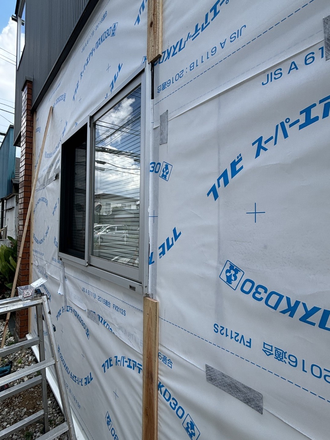 サイディング工事中の外壁
