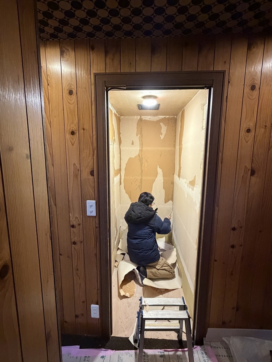 小平市リフォームワークスの西東京市施工事例：工事中のトイレ