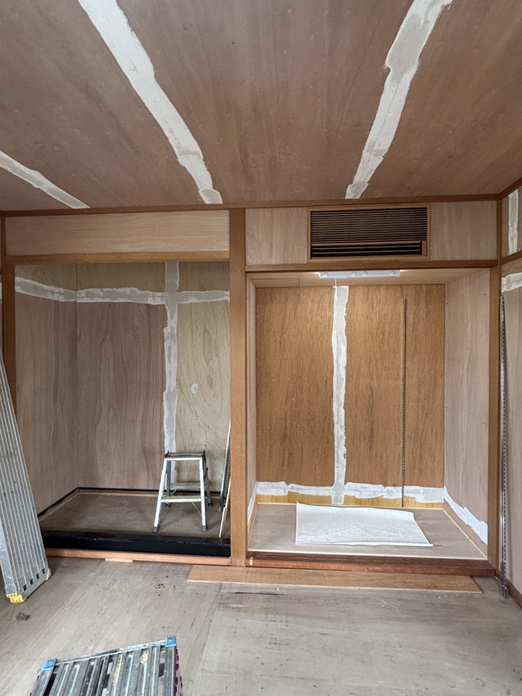 パテ塗りをした天井・壁