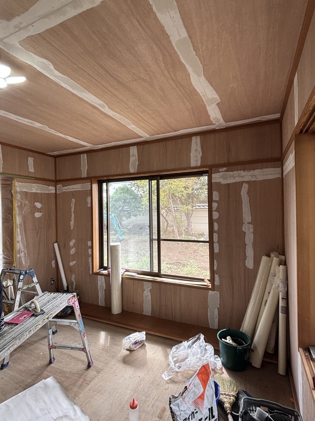 パテ塗りをした天井・壁