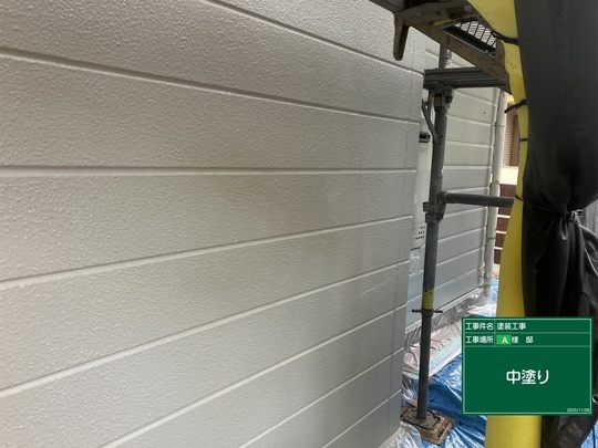 外壁塗装の中塗り
