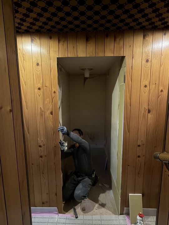 小平市リフォームワークスの西東京市施工事例：工事中のトイレ