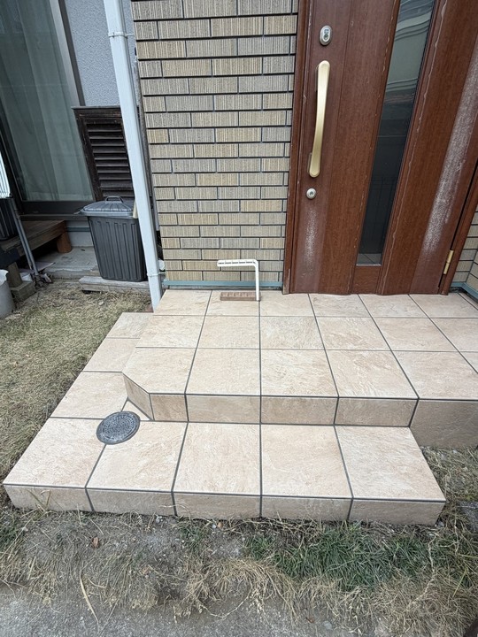 玄関タイル完成