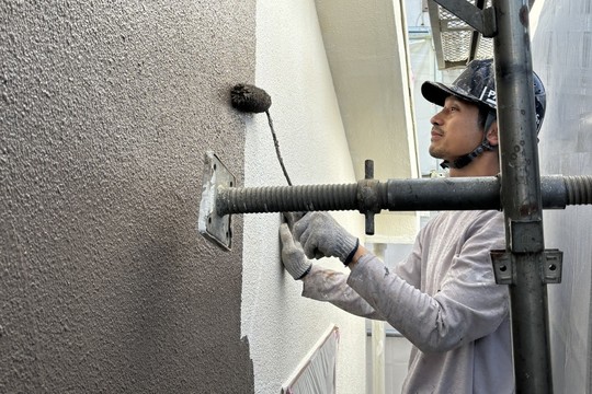 外壁塗装の中塗り