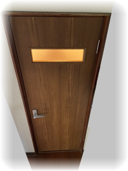 新しく交換したトイレの扉