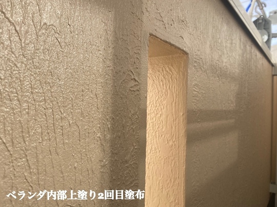 上塗り作業中のベランダ