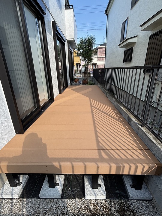 設置が完了したウッドデッキ