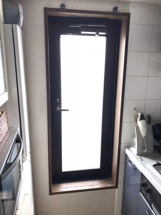 浴室ドアのリフォーム（カバー工法）｜小平市Ｈ様 - 外壁塗装、屋根、内装、雨漏り、水まわりまで全対応！東京都小平市のリフォームワークス