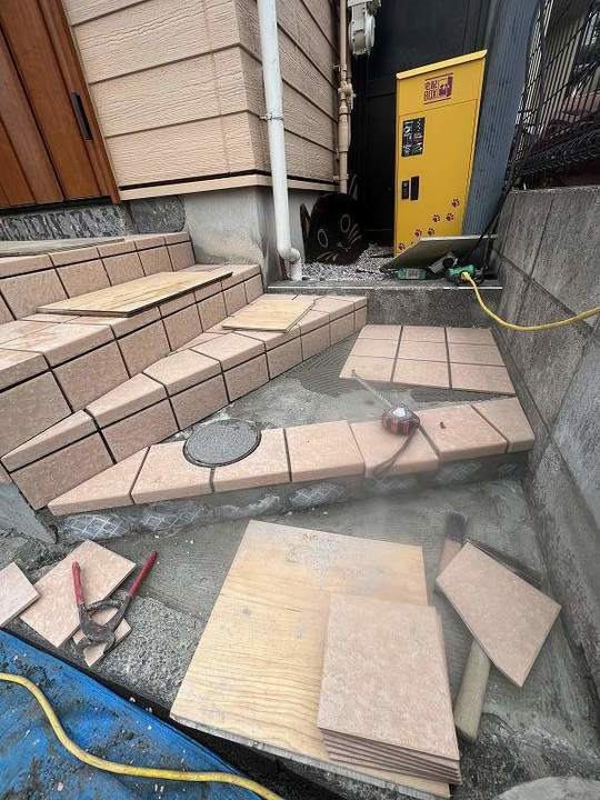 タイル貼り作業
