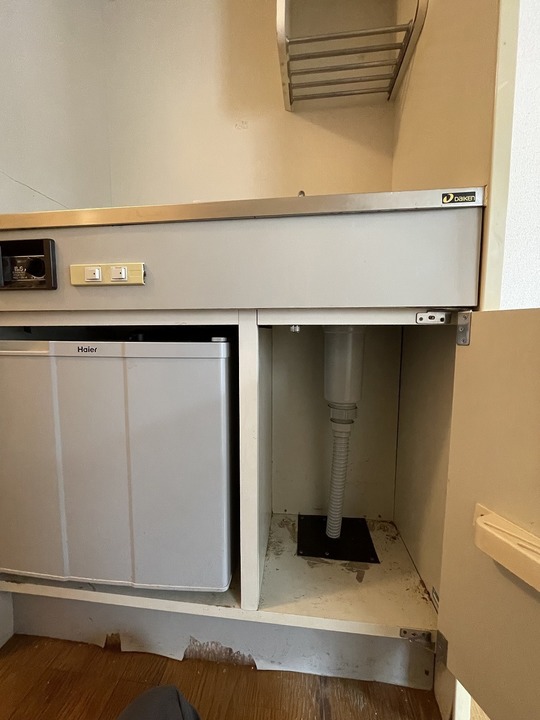 開口して漏水箇所特定