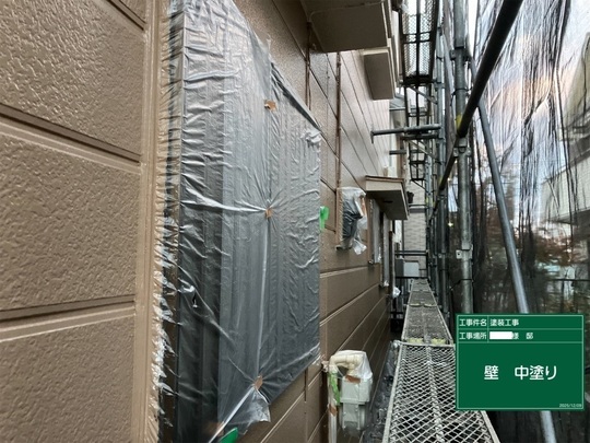 外壁塗装の中塗り